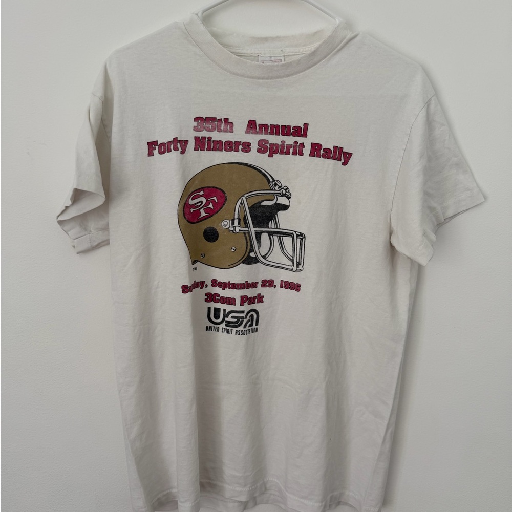 Vintage White San Francisco 49ers Helmet Graphic Tee